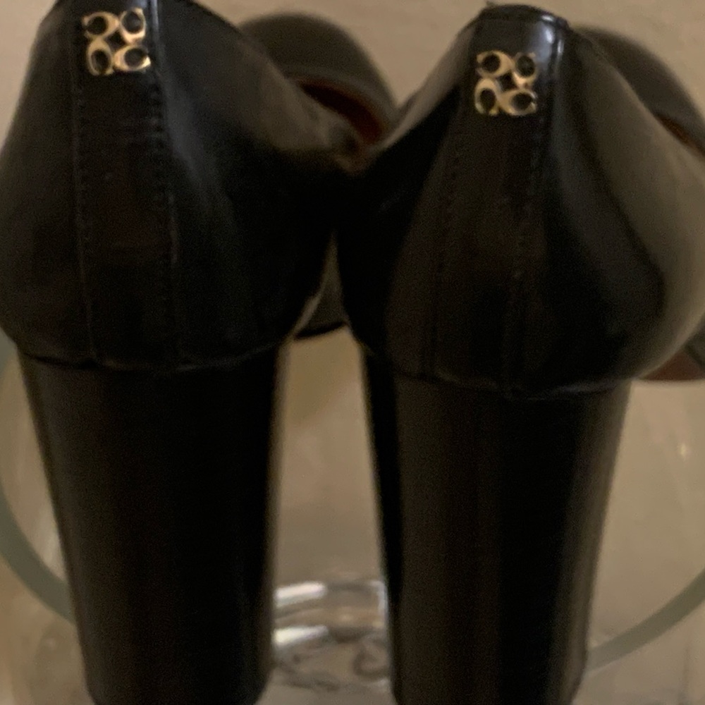 Coach Pumps. - Picture 7 of 7